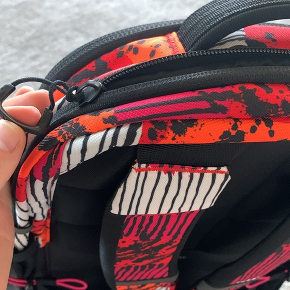 The North Face Women’s Borealis Commuter Laptop Backpack Fiery Red Abstract NWT - Picture 15 of 16